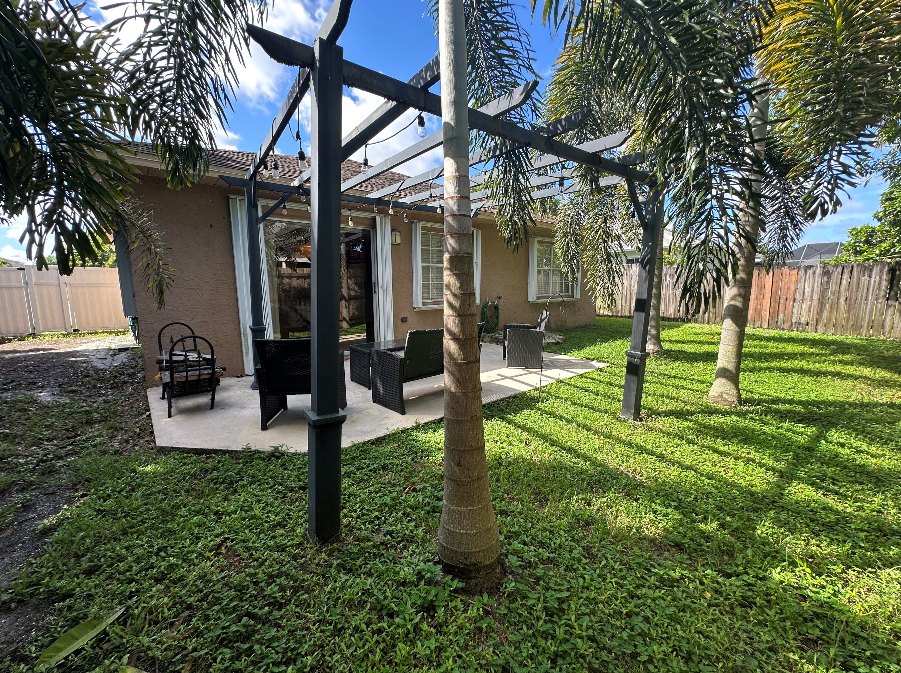 10150 Boynton Place Cir, Boynton Beach FL  33437-2657 exterior