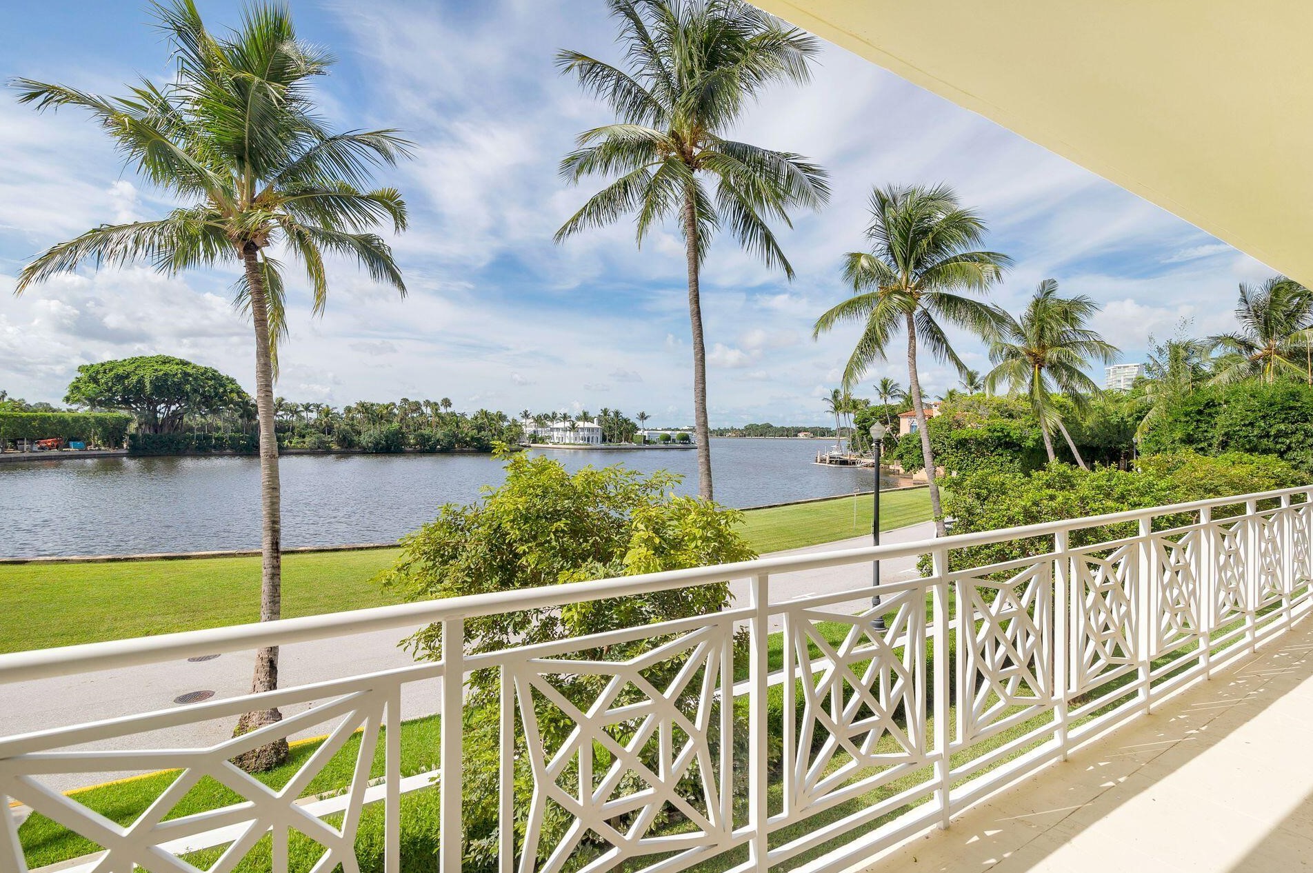 425 Worth Ave, Palm Beach, FL 33480-4598