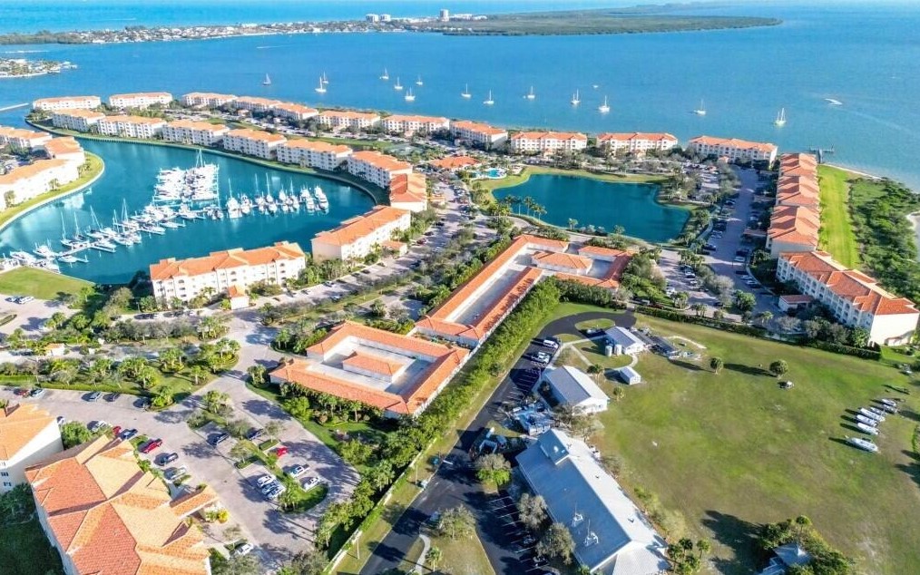 14 Harbour Isle Dr, Fort Pierce FL  34949-2750 exterior