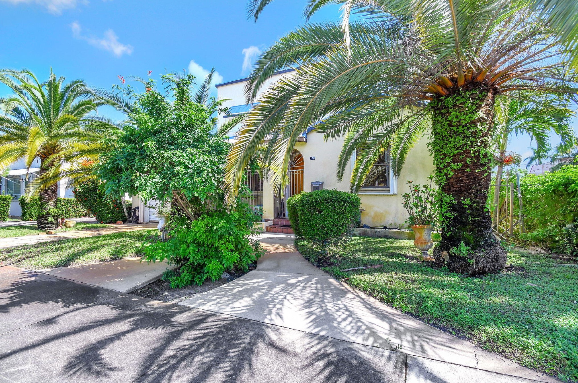 124 Palmway, Lake Worth, FL 33460-3543