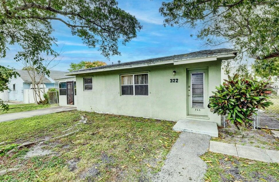 322 1st St, Boynton Beach FL  33435-3823 exterior