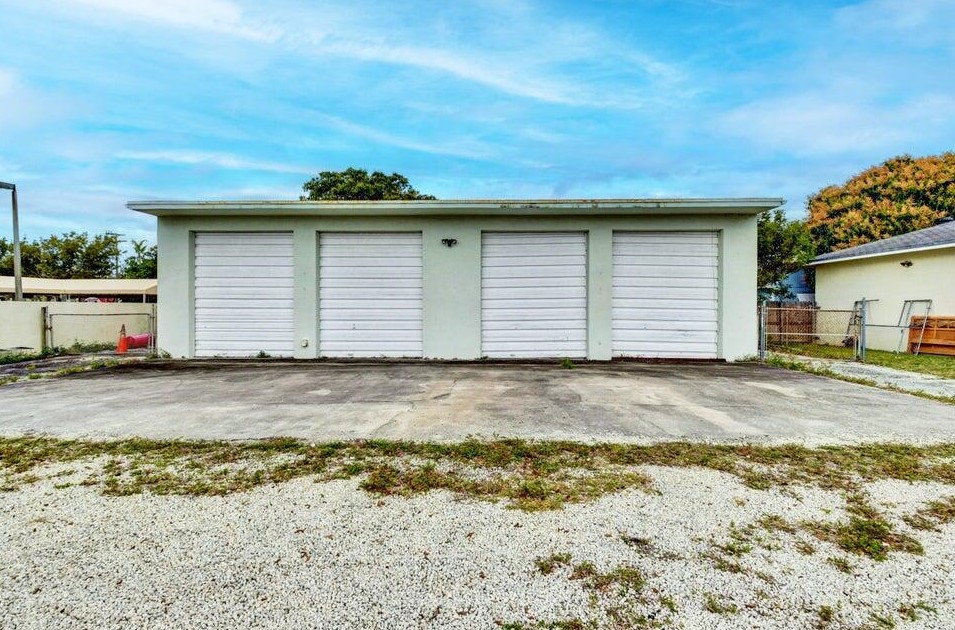 322 1 St, Boynton Beach FL 33435-3823 exterior