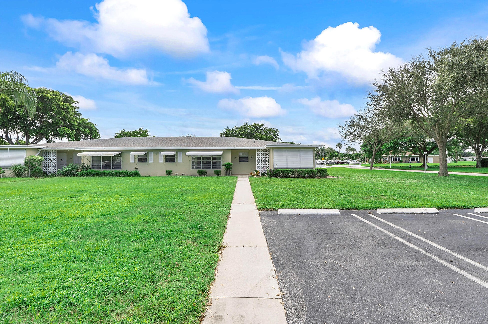 350 High Point Blvd, Delray Beach FL  33445-3317 exterior