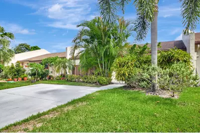 18 Chelsea Lane, Boynton Beach, FL 33426 - Photo 1