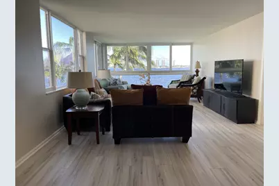 401 Lake Shore Drive, Unit #301, Lake Park, FL 33403 - Photo 8