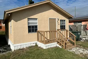 324 SW 8th St, Belle Glade, FL 33430 - Photo 1