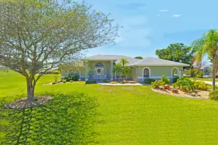 424 Holly Dr, Sebring, FL 33876 - Photo 2