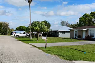 1562 SW Curry St, Port Saint Lucie, FL 34983 - Photo 4