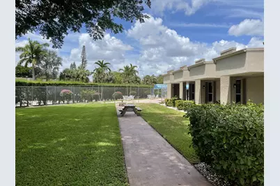 225 Bonnie Boulevard, Unit #211, Palm Springs, FL 33461 - Photo 8