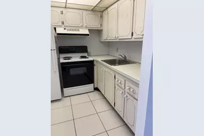 113 Berkshire E, West Palm Beach, FL 33417 - Photo 2