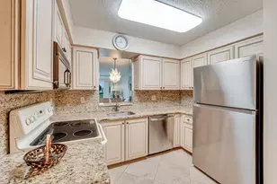 7301 Amberly Ln, Delray Beach, FL 33446 - Photo 8