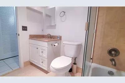 319 Chatham P, West Palm Beach, FL 33417 - Photo 10