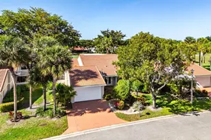 19 Glens Dr W, Boynton Beach, FL 33436 - Photo 2