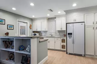 2753 NE 28th St, Lighthouse Point, FL 33064 - Photo 4