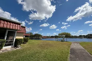 734 Nantucket Cir, Lake Worth, FL 33467 - Photo 2