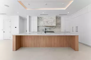 880 NE 3rd Ave, Boca Raton, FL 33432 - Photo 12