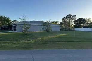 425 NW Hutchins St, Port Saint Lucie, FL 34983 - Photo 2