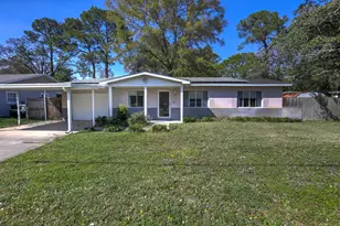 607 Hollywood Blvd E, Mary Esther, FL 32569 - Photo 2