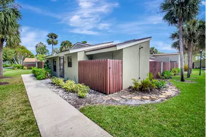 312 Meadows Drive, Boynton Beach, FL 33436 - Photo 2