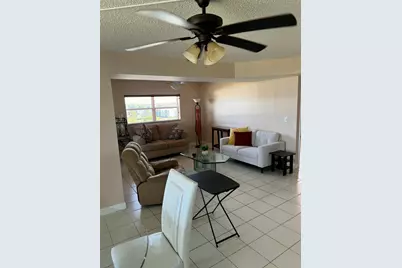 3465 Via Poinciana, Unit #806, Lake Worth, FL 33467 - Photo 4