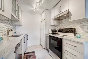 2070 Guildford D, Boca Raton, FL 33434 - Photo 2