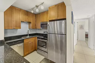 1830 Embassy Dr Unit, West Palm Beach, FL 33401 - Photo 10