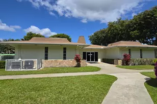 300 Village Green Cir S, Palm Springs, FL 33461 - Photo 16