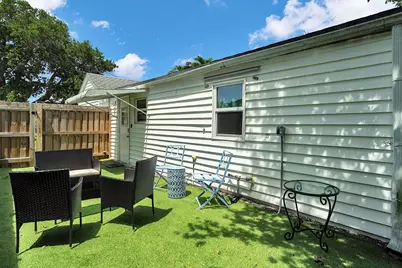 909 N Palmway, Unit #B, Lake Worth Beach, FL 33460 - Photo 4