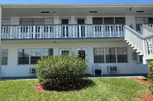 98 E Kingswood Unit, West Palm Beach, FL 33417 - Photo 2