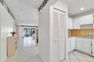 7 Stratford Dr Unit, Boynton Beach, FL 33436 - Photo 4