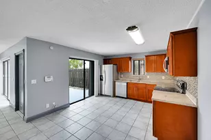 1204 Waterview Cir, Palm Springs, FL 33461 - Photo 12