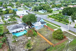 307 4th St, Lake Park, FL 33403 - Photo 18