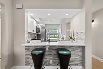 12829 Briarlake Drive, Unit #102, Palm Beach Gardens, FL 33418 - Photo 6