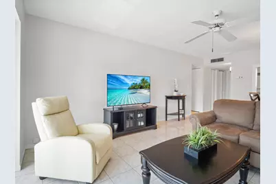 715 Lori Drive, Unit #213, Palm Springs, FL 33461 - Photo 12