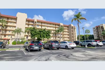 3590 Via Poinciana, Unit #614, Lake Worth, FL 33467 - Photo 2