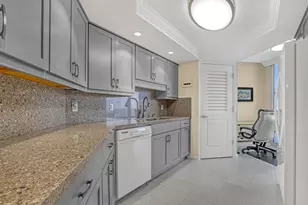 5200 N Ocean Dr, Singer Island, FL 33404 - Photo 10