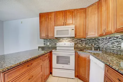 4844 Sable Pine D2 Circle, Unit #D2, West Palm Beach, FL 33417 - Photo 14