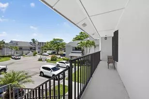 704 Clubhouse Cir, Jupiter, FL 33477 - Photo 2
