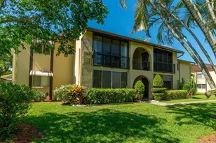 318 Pine Ridge Cir, Greenacres, FL 33463 - Photo 2