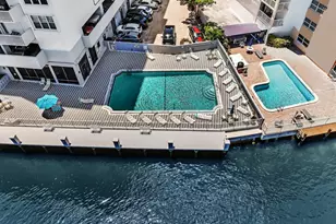 137 Golden Isles Dr, Hallandale Beach, FL 33009 - Photo 26