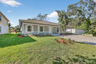 2205 S 33rd S St, Fort Pierce, FL 34947 - Photo 2