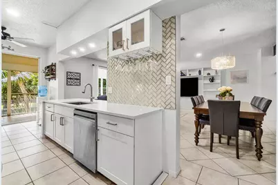 103 Half Moon Circle, Unit #E2, Hypoluxo, FL 33462 - Photo 10