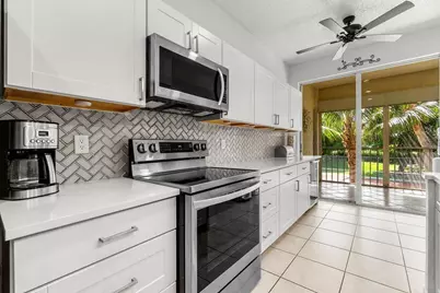 103 Half Moon Circle, Unit #E2, Hypoluxo, FL 33462 - Photo 8
