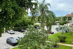 200 Village Green Cir E, Palm Springs, FL 33461 - Photo 16
