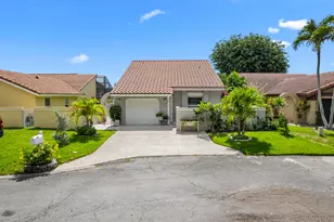 2021 NW 15th Pl, Delray Beach, FL 33445 - Photo 2