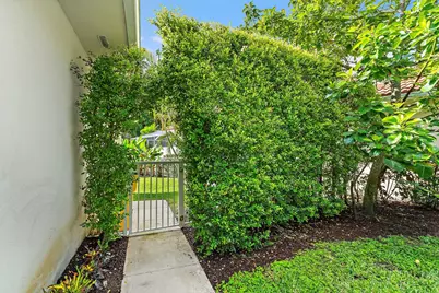 216 E Tall Oaks Circle, Palm Beach Gardens, FL 33410 - Photo 32