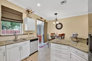 7553 Savannah Ln, Lake Worth, FL 33463 - Photo 4