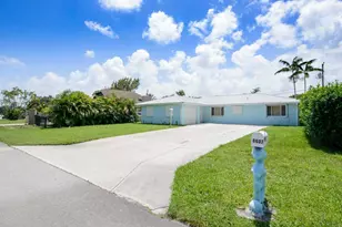 6607 Eastview Dr, Lake Worth, FL 33462 - Photo 2