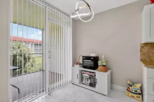 110 Half Moon Cir, Hypoluxo, FL 33462 - Photo 22