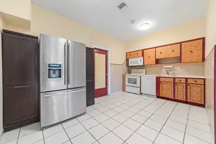 906 NE 5th St, Hallandale Beach, FL 33009 - Photo 10